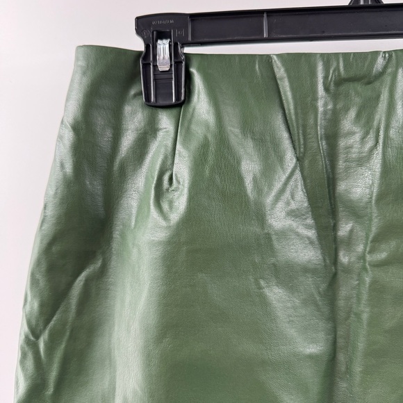 Cotton On Green Faux Leather Mini Skirt – Size Medium - Picture 3 of 7